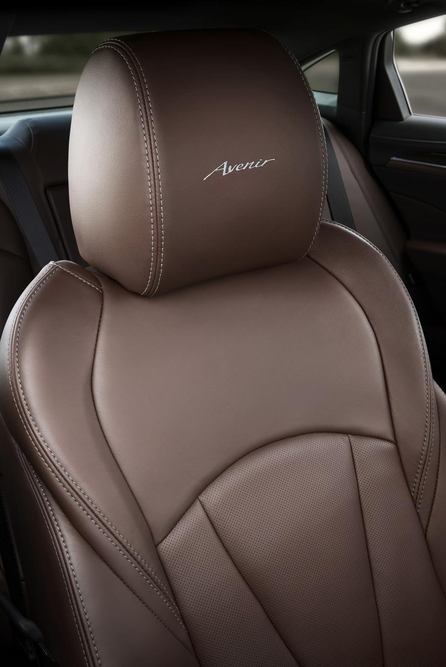 Детали интерьера Buick LaCrosse Avenir 2017 года  (NA) (фото 11 из 11)